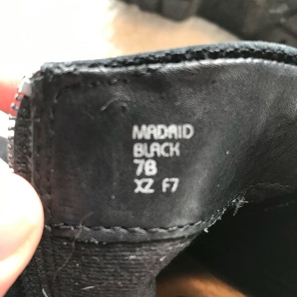 Earthies 7 Madrid Black Suede Chelsea Zip Boot - Picture 6 of 8